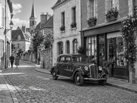 Historic streets: black-and-white illustration
